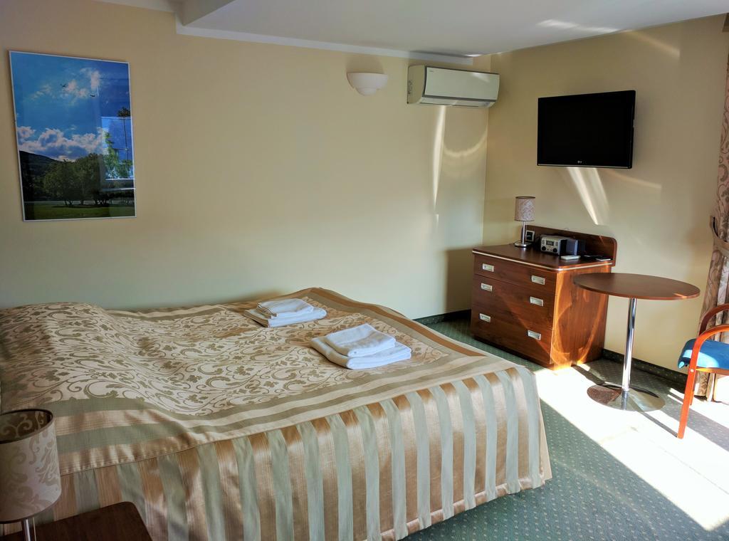 Willa Pod Skrzydlami Hotel Międzybrodzie Bialskie Eksteriør billede